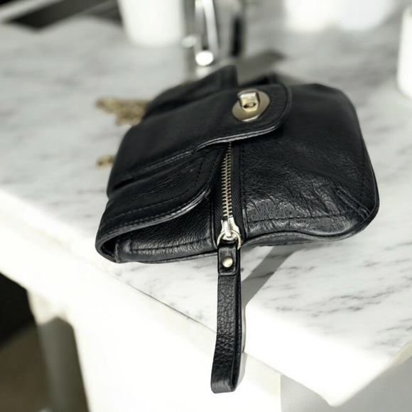 💟Black Leather Chain Mini Crossbody Bag - Picture 2 of 12